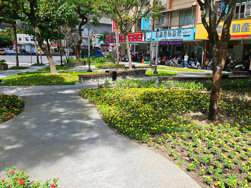 汐止站前廣場照片